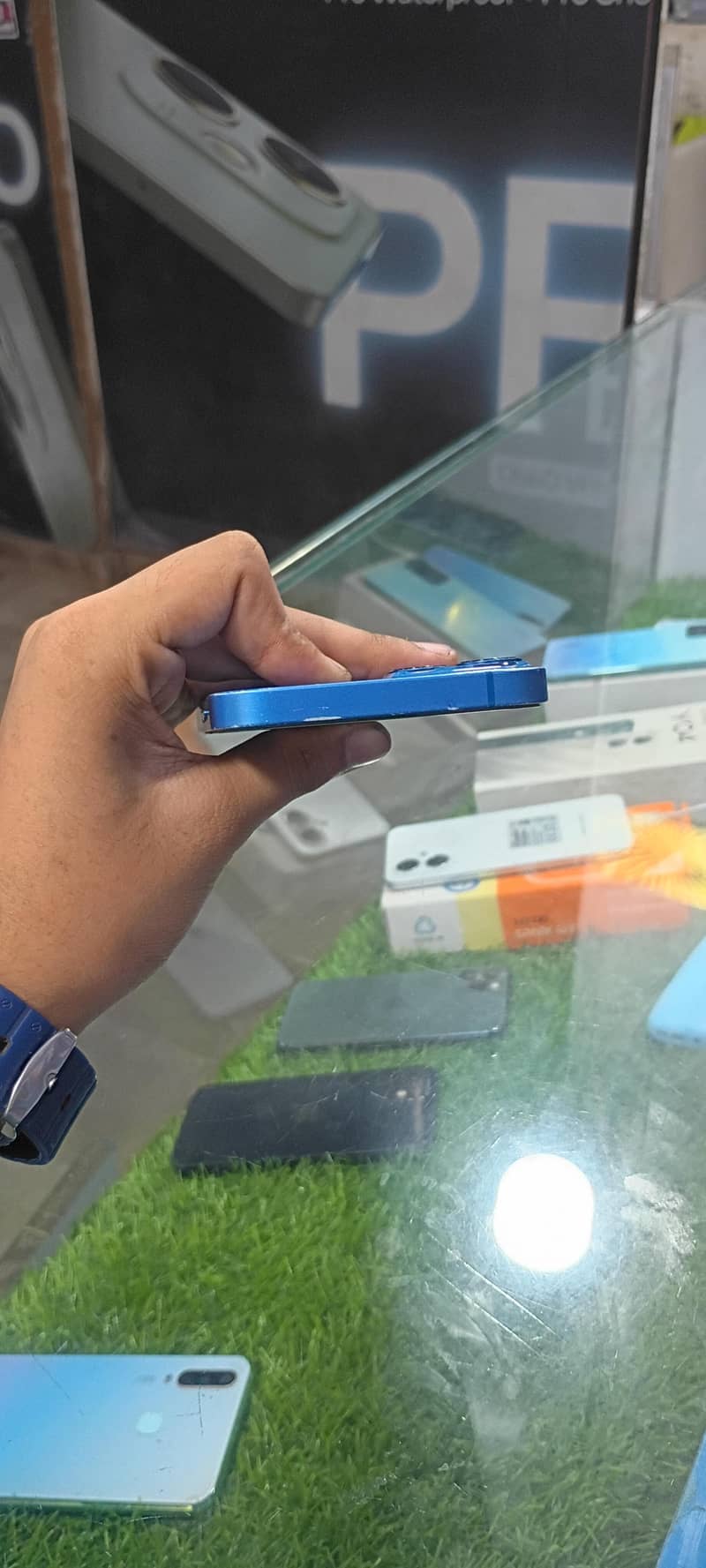Apple iPhone 13 1