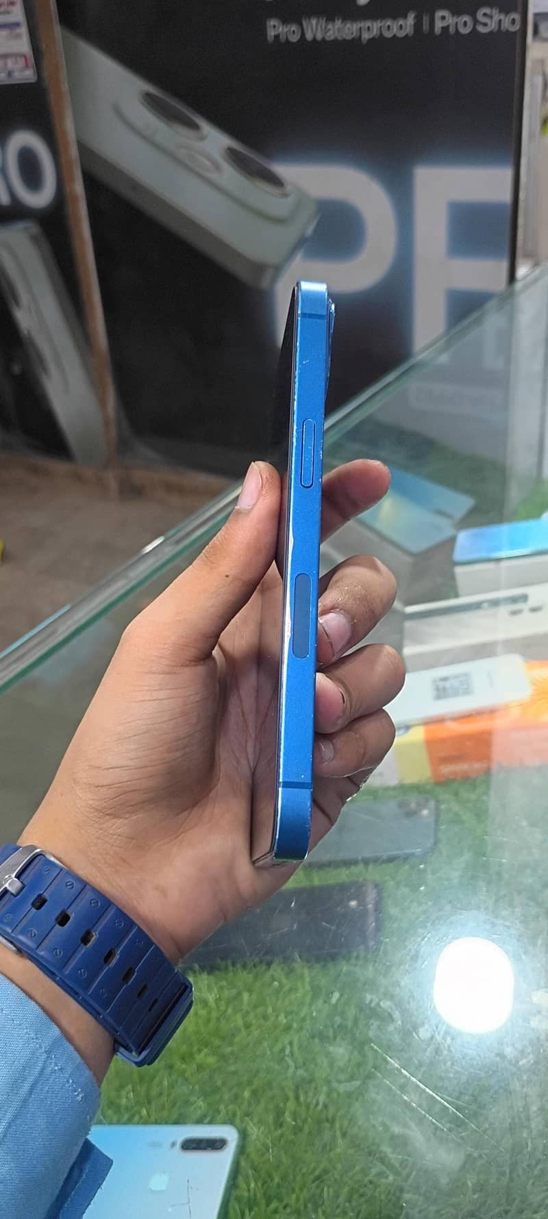 Apple iPhone 13 2