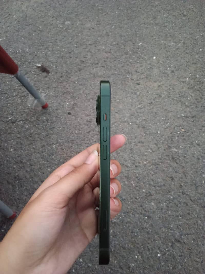 Apple iPhone 13 1