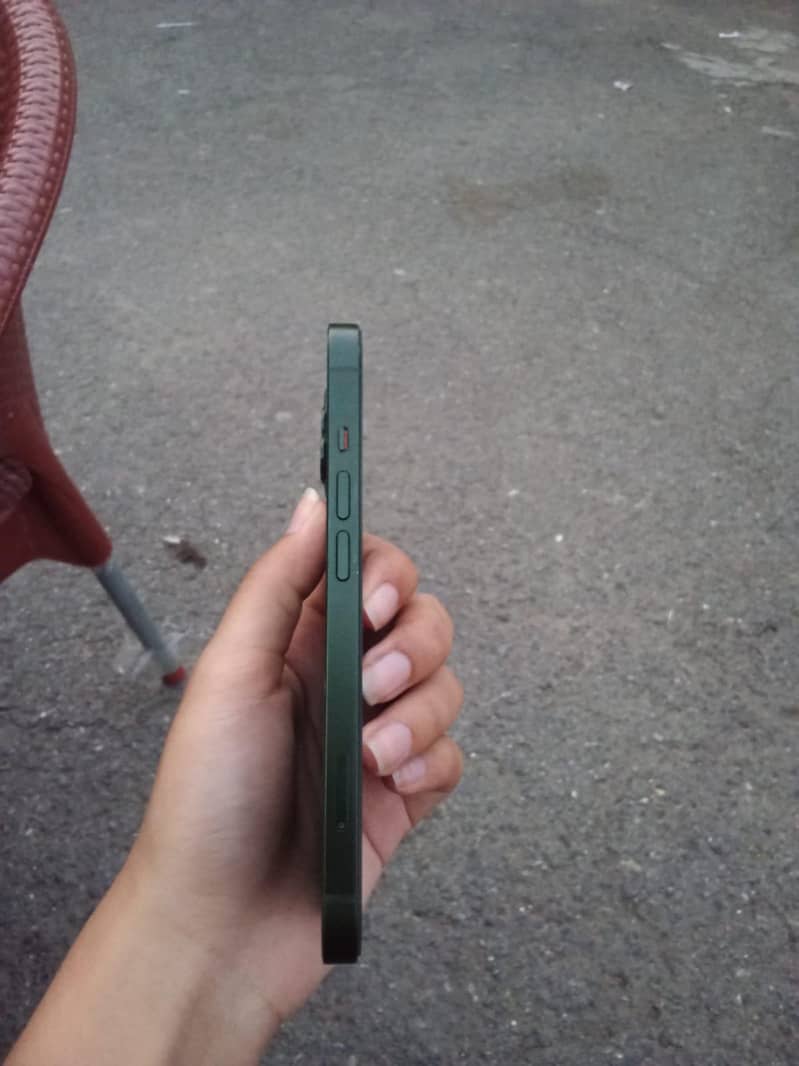 Apple iPhone 13 2