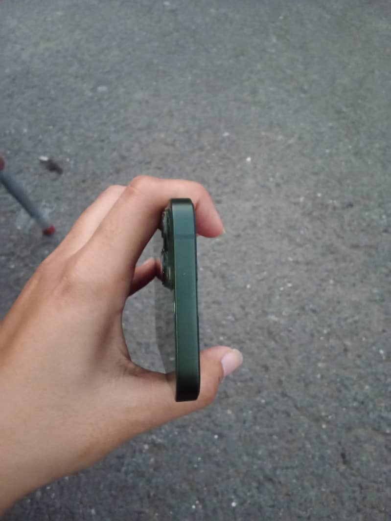 Apple iPhone 13 3