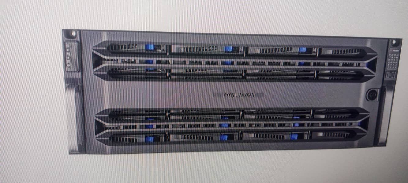 24-Slot High-performance Storage 1
