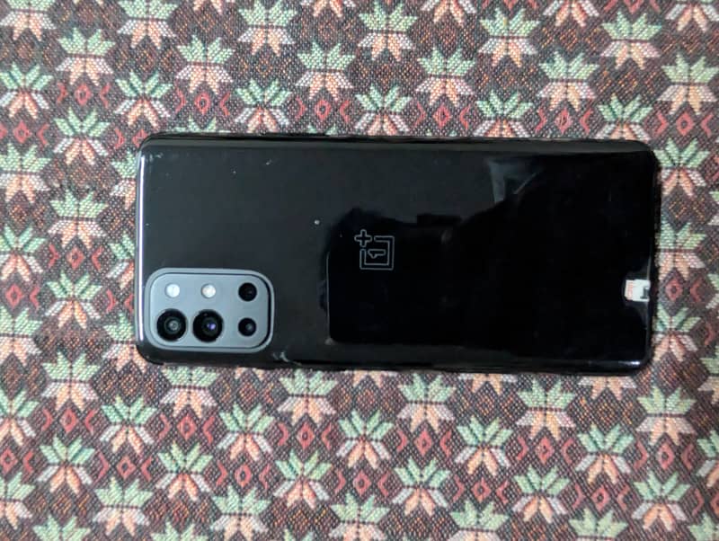 One Plus 9R 1