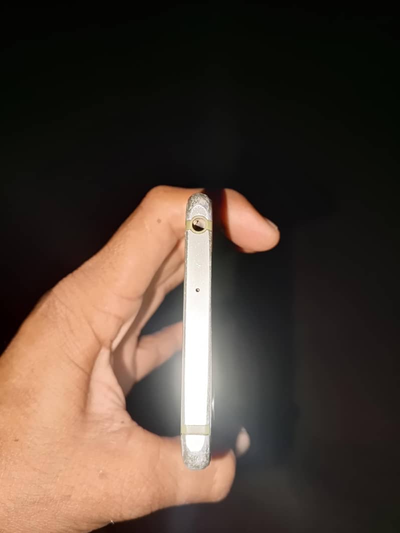 Sharp Aquos Sense 2