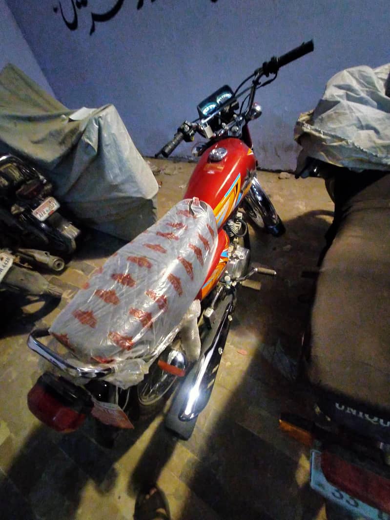 Unique 125 0