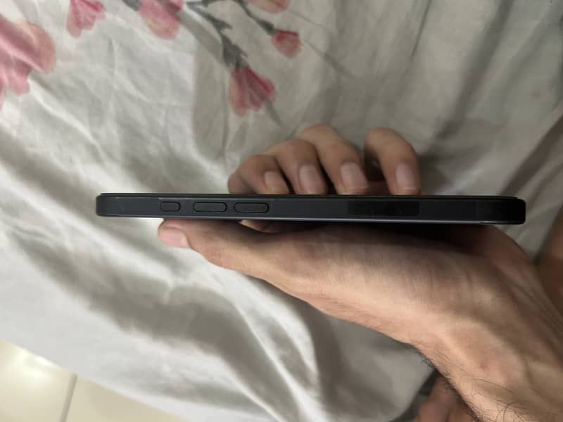 Apple iPhone 16 3