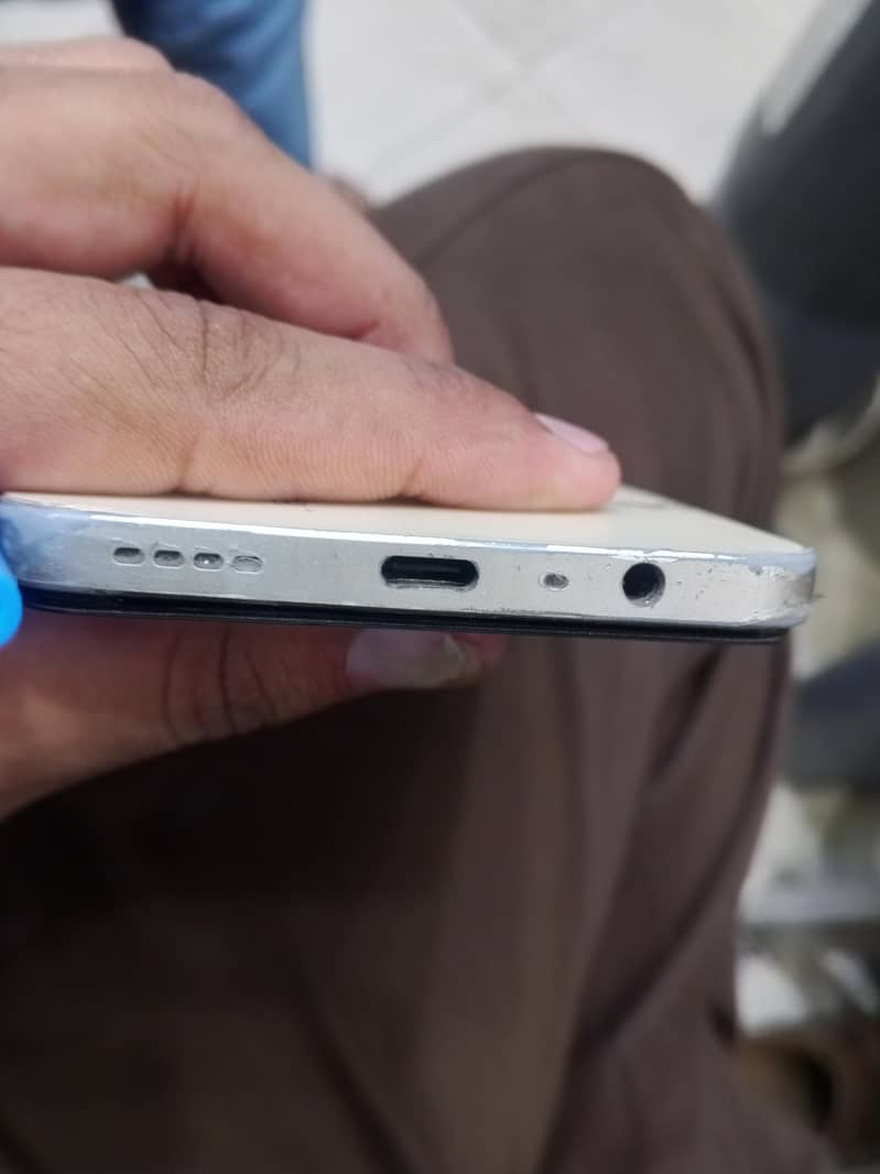 Realme C61 5