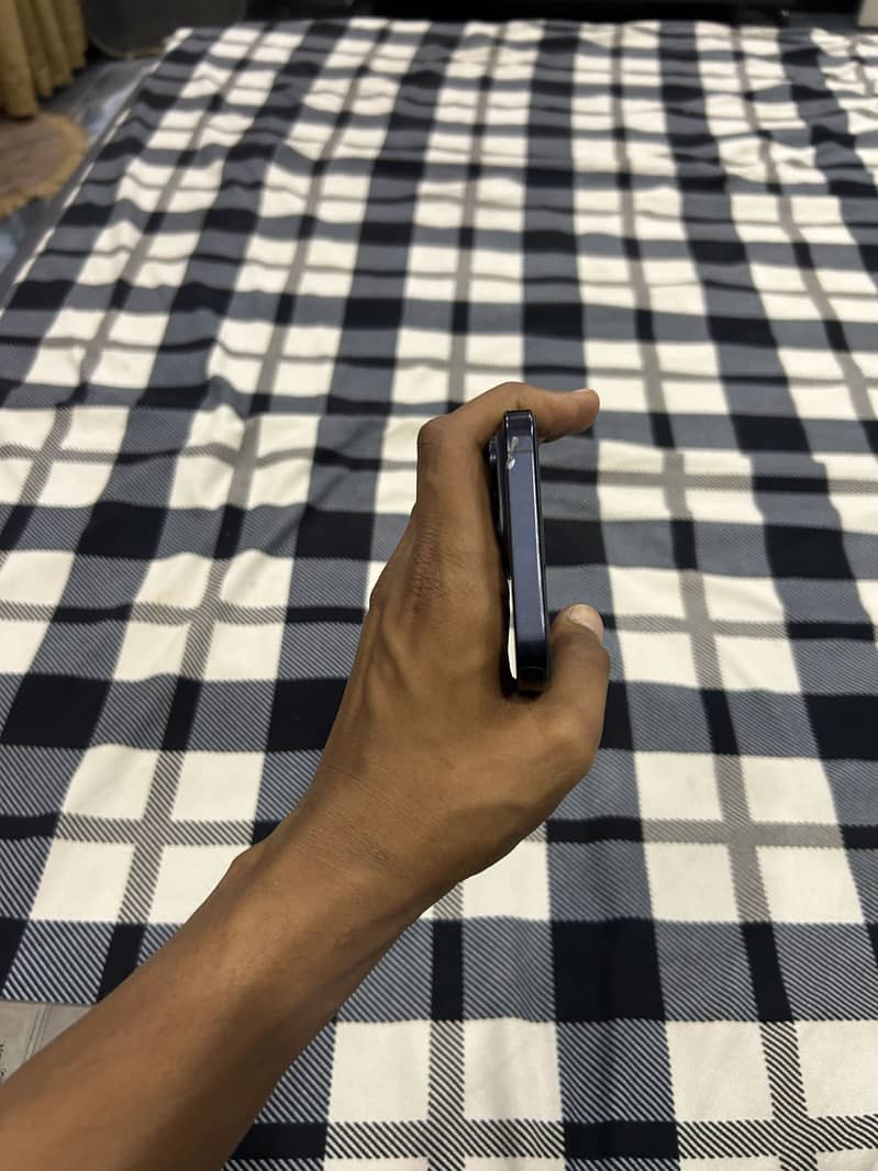Apple iPhone 15 Pro Max 6