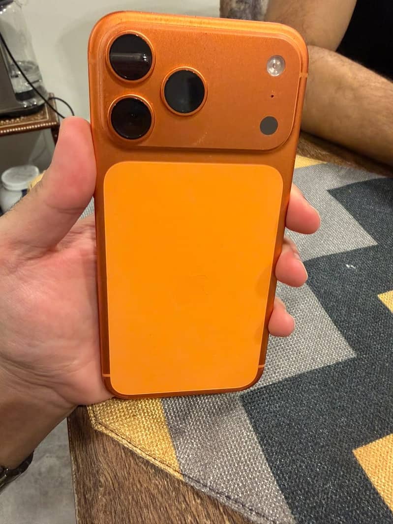 Apple iPhone 17 Pro Max 4