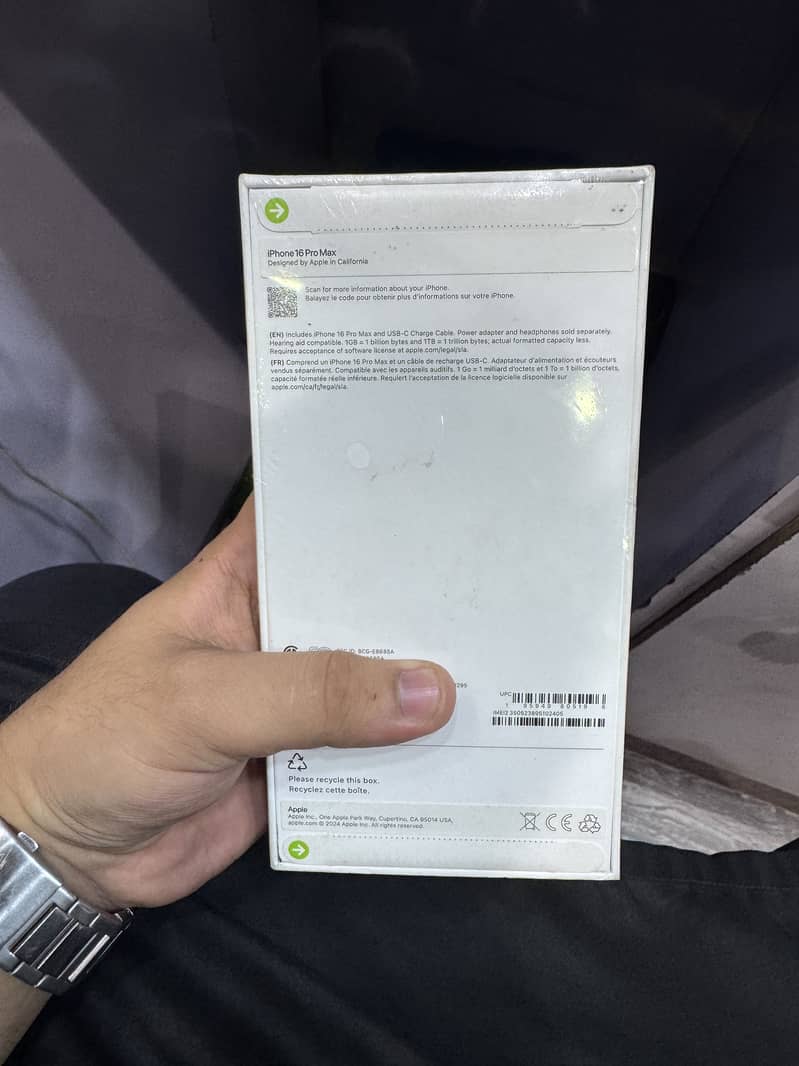 Apple iPhone 16 Pro Max 1