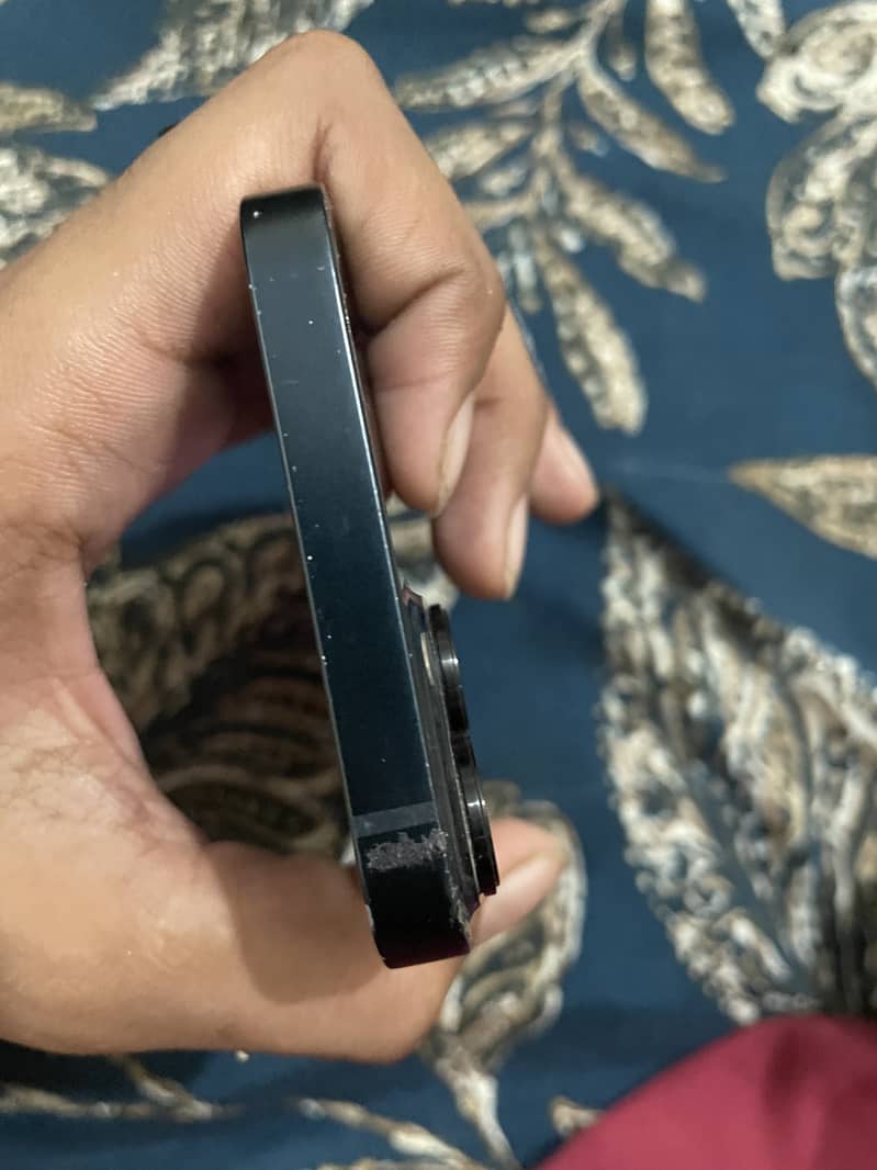 Apple iPhone 13 4
