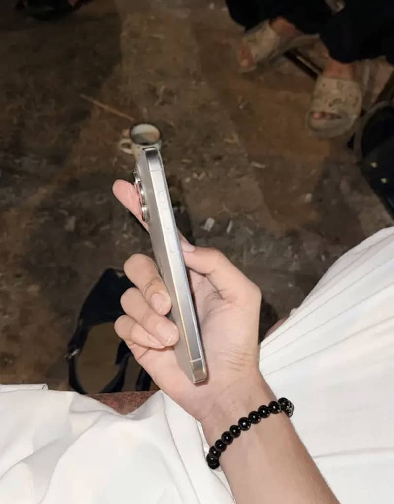 Apple iPhone 15 Pro 3