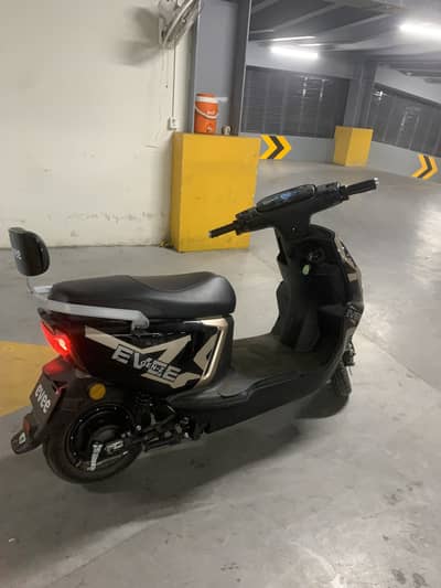 Evee Gen-Z Electric Scooter - Just 1 Month Used (Like New)