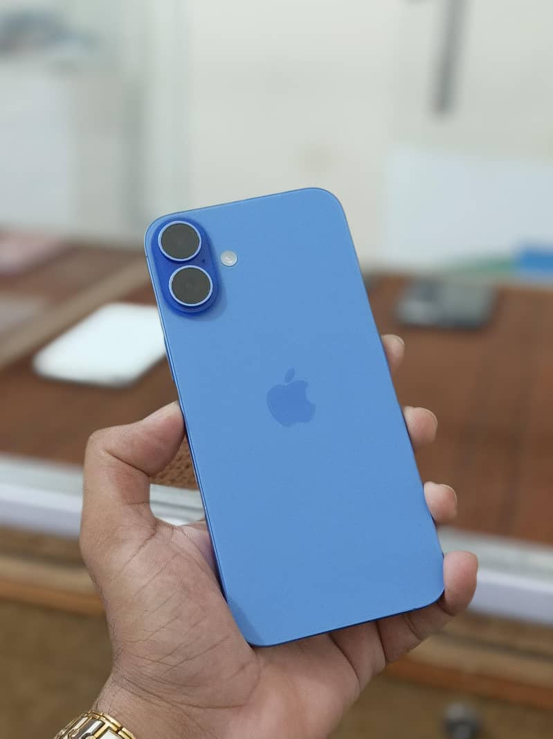 Apple iPhone 16 Plus 0