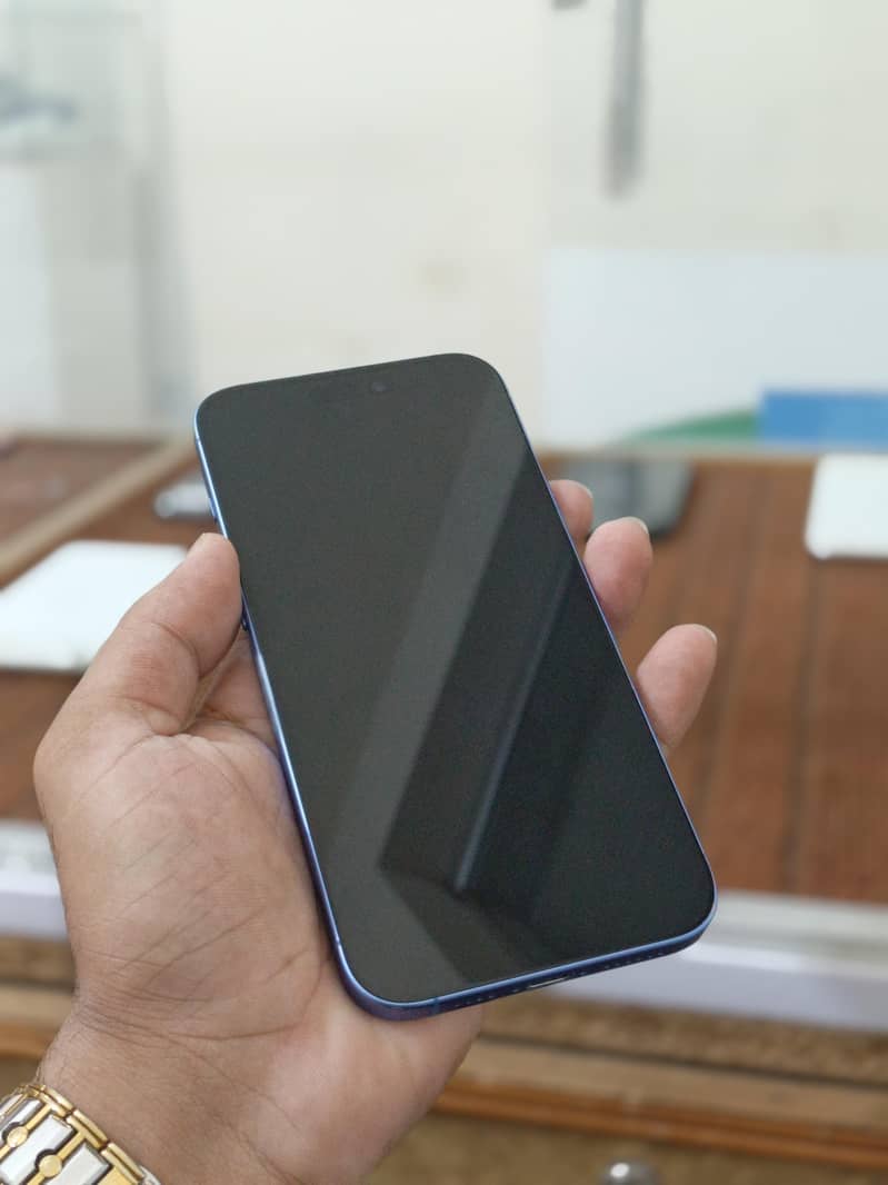 Apple iPhone 16 Plus 2