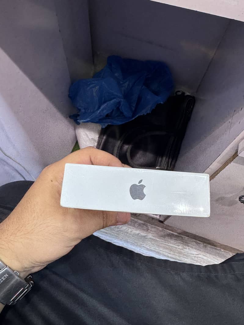 Apple iPhone 16 Pro Max 2