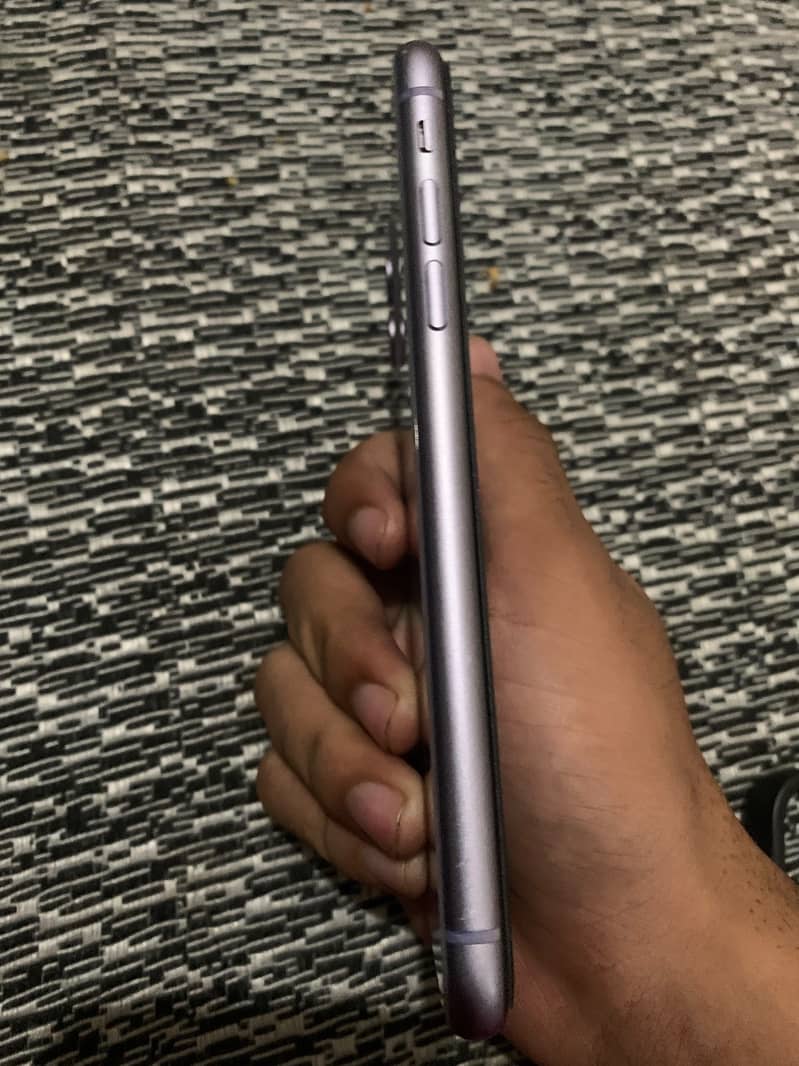 Apple iPhone 11 3