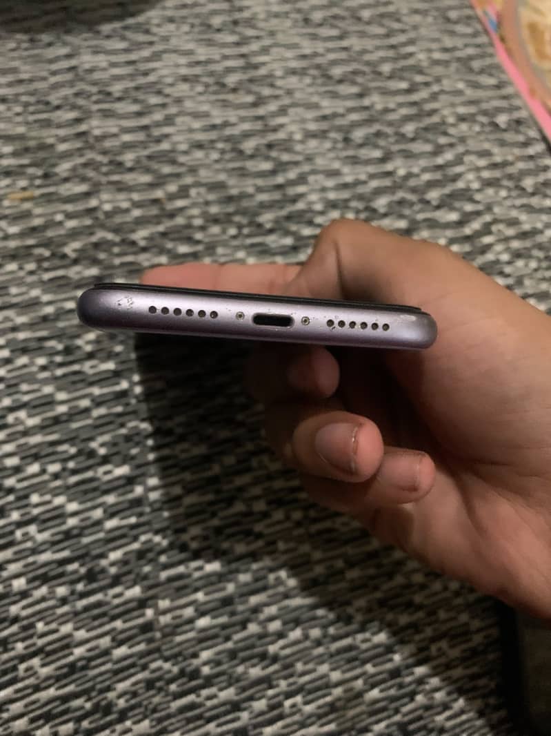 Apple iPhone 11 4