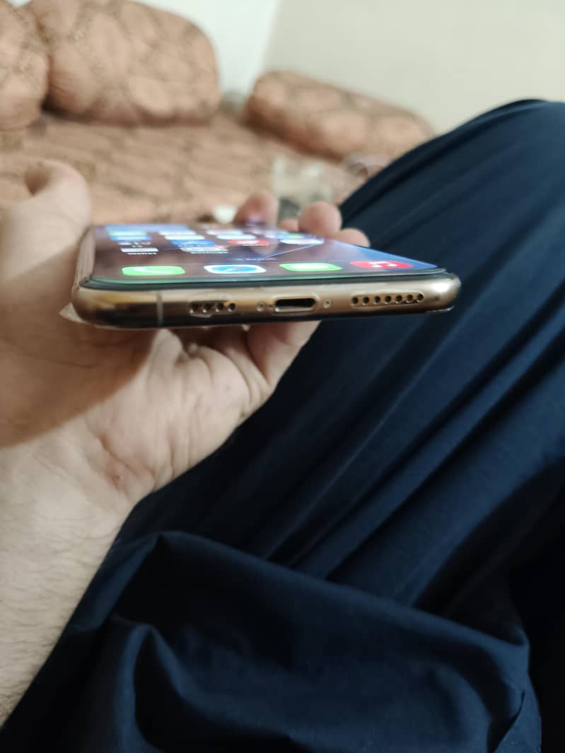 Iphone 11 pro max 2
