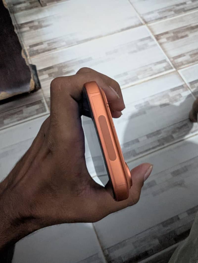 Apple iPhone 17 Pro Max 4