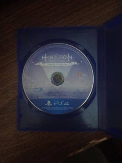 PS4 game disc Horizon zero Dawn complete Edition