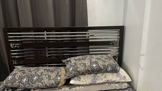 Queen iron bed