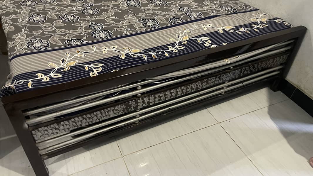 Queen iron bed 2