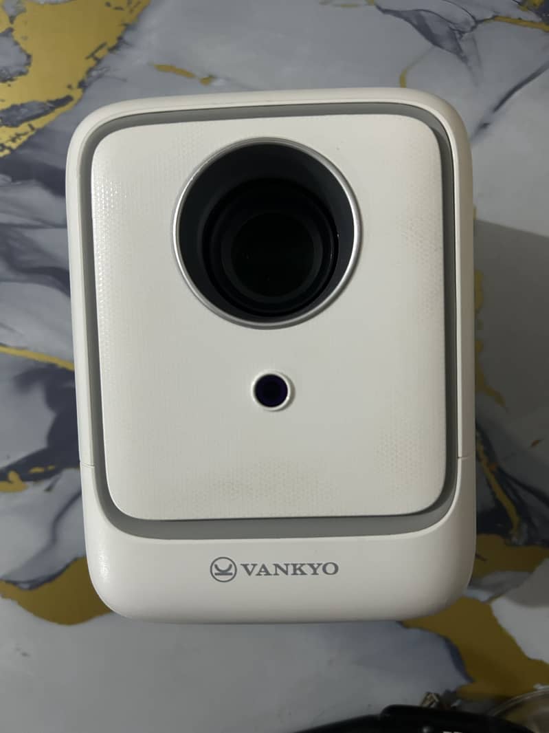 VANKYO PROJECTOR 1