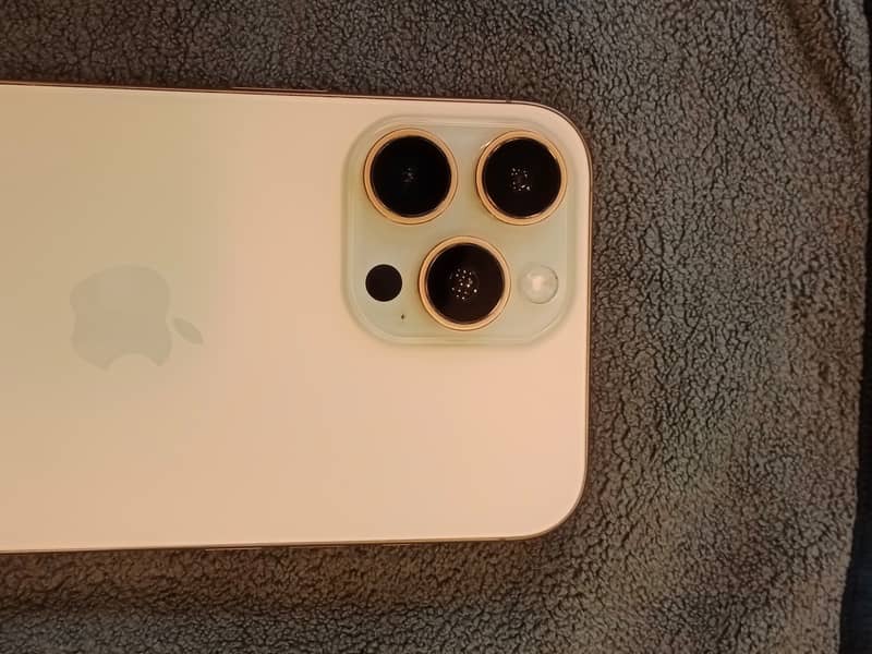 Apple iPhone 16 Pro Max 7