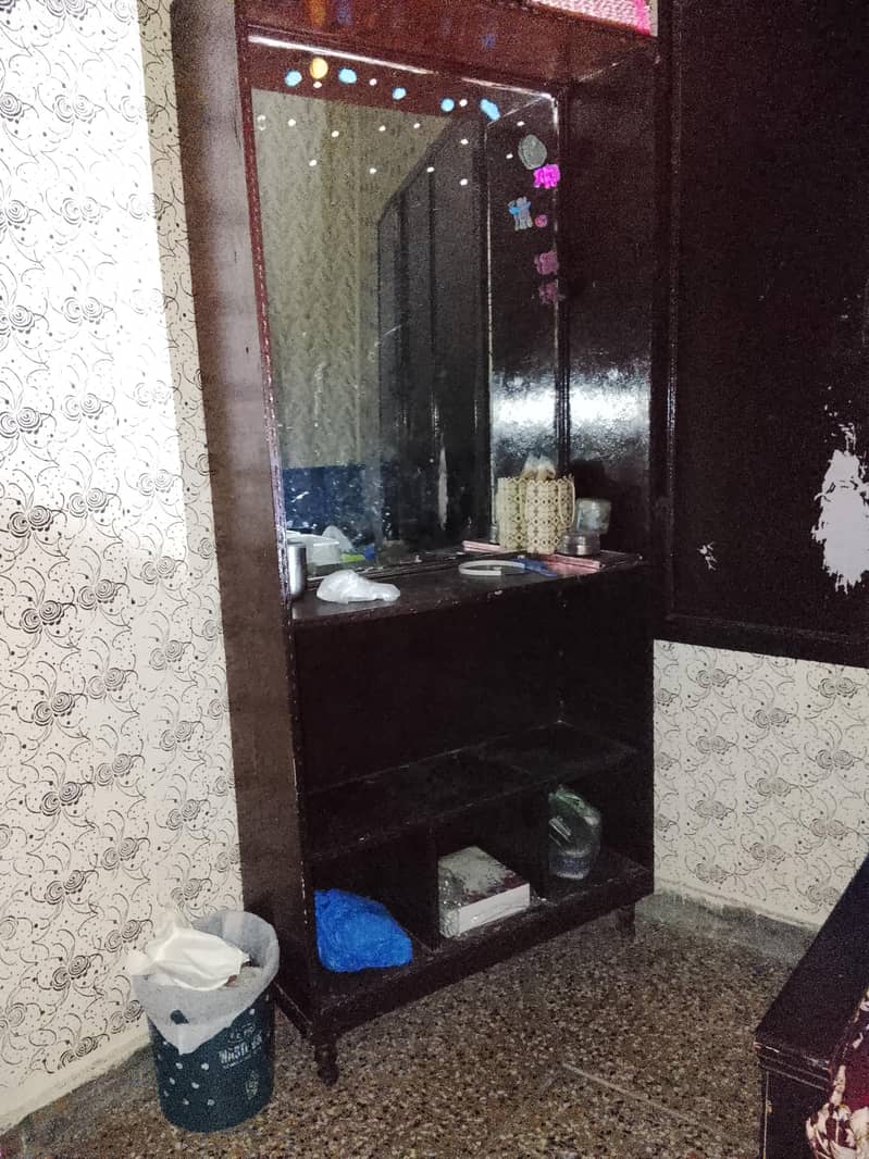 Dressing table 0