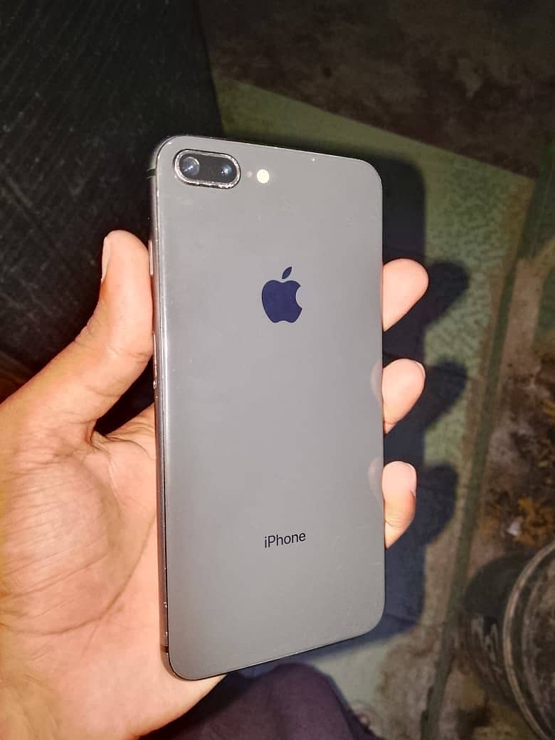 Apple iPhone 8 Plus 0