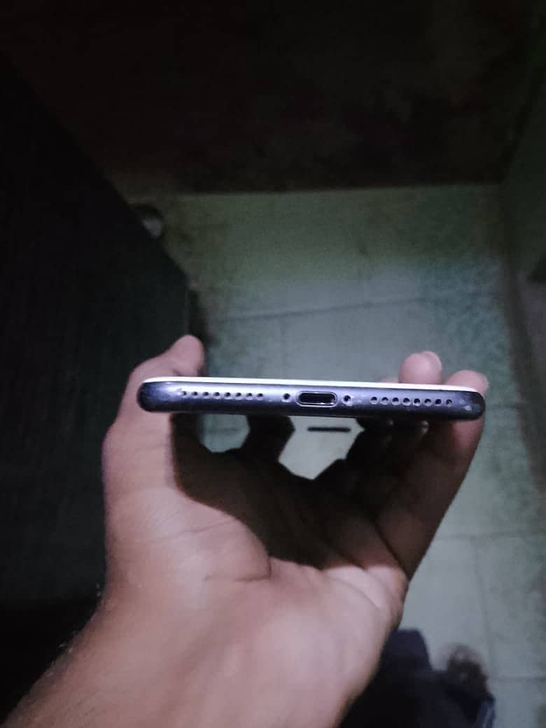 Apple iPhone 8 Plus 4