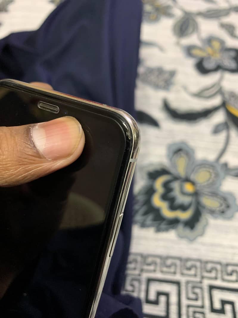 Apple iPhone X 4