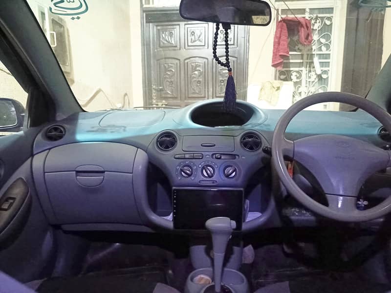 Toyota Vitz 2002 1