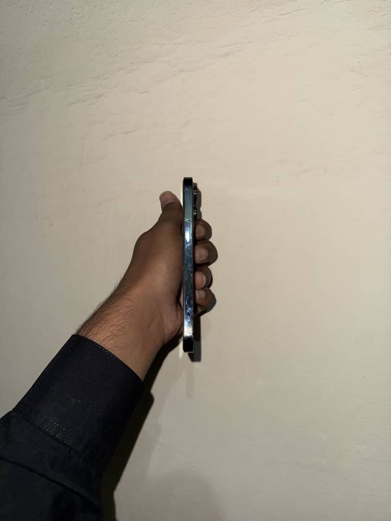 Apple iPhone 13 Pro 2