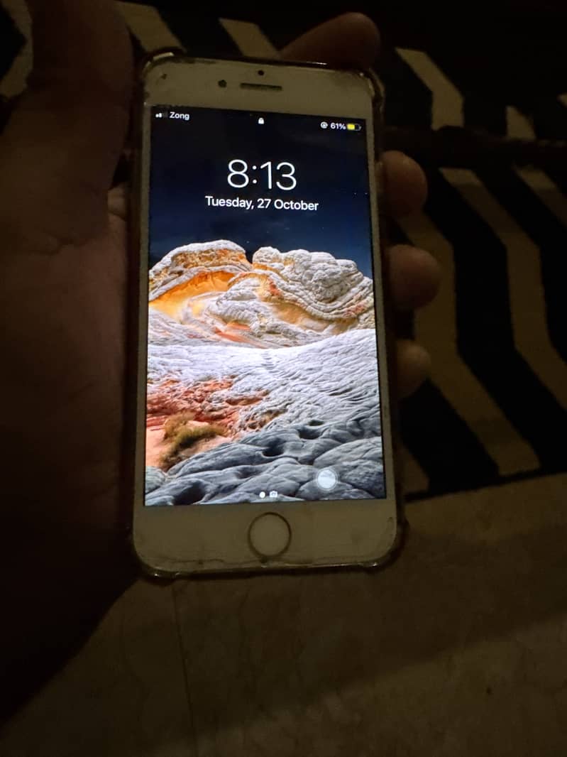 Apple iPhone 7 0