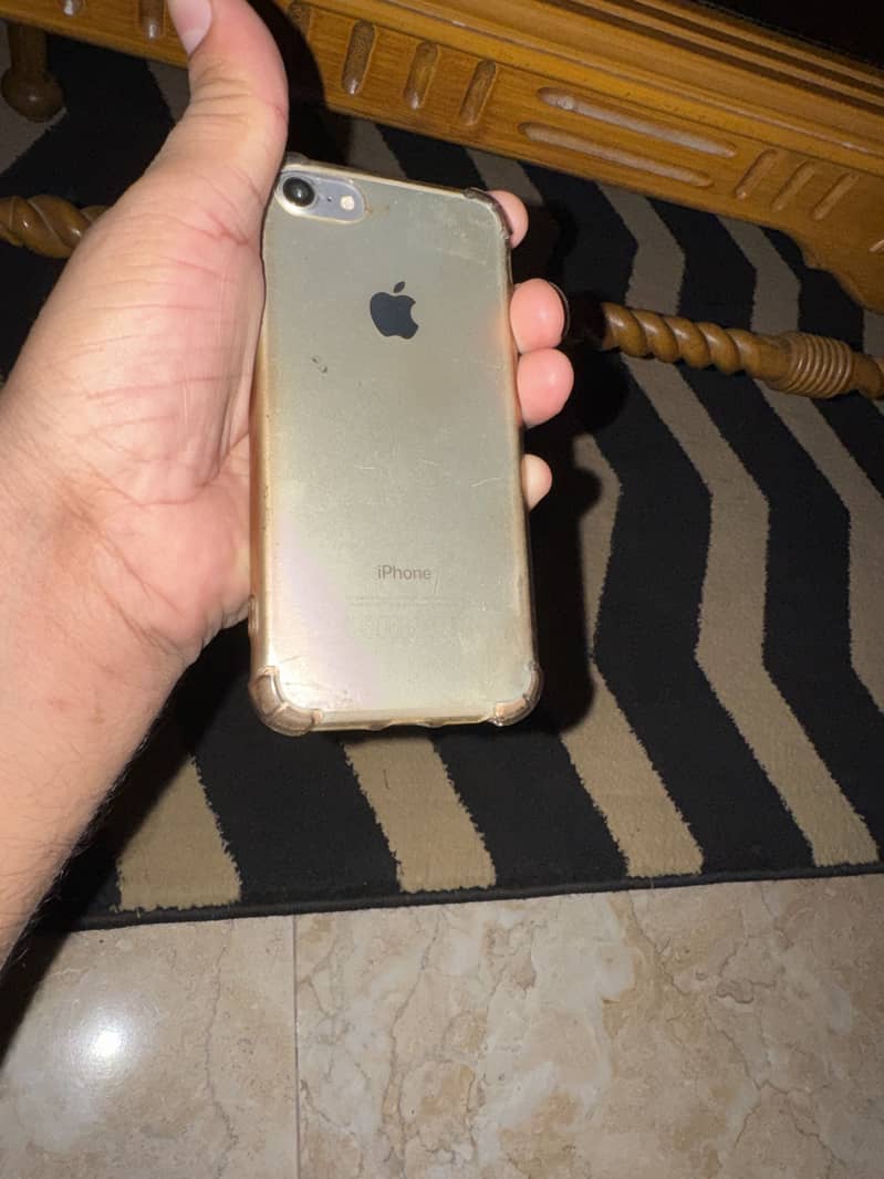 Apple iPhone 7 1