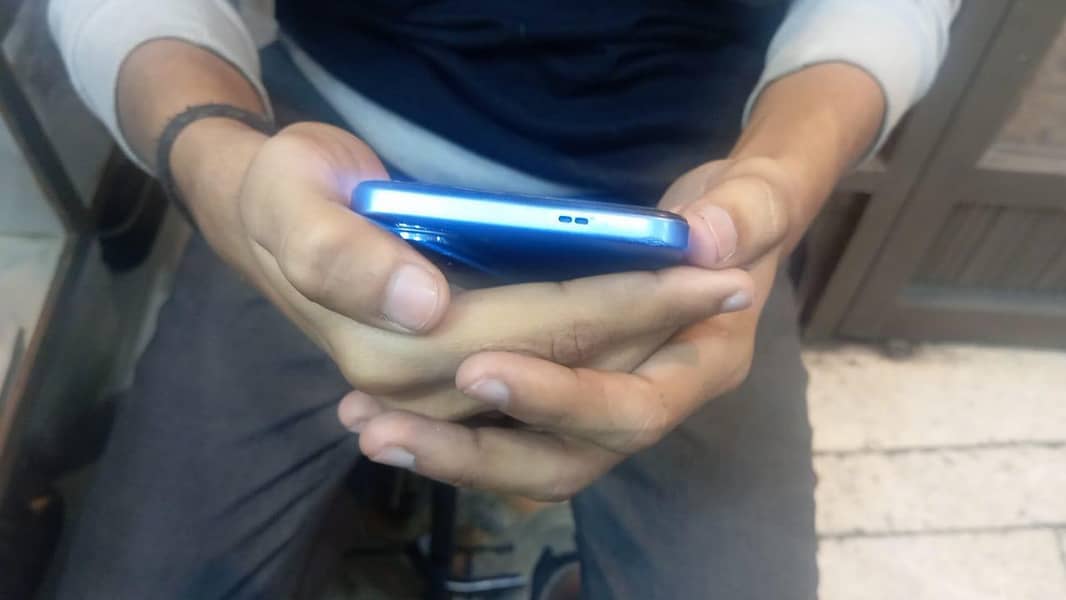 infinix hot 60i 6/128 with box and charger Urgent Sale 4