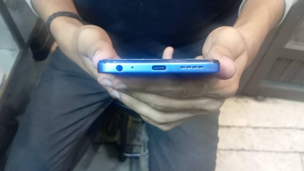 infinix hot 60i 6/128 with box and charger Urgent Sale 7