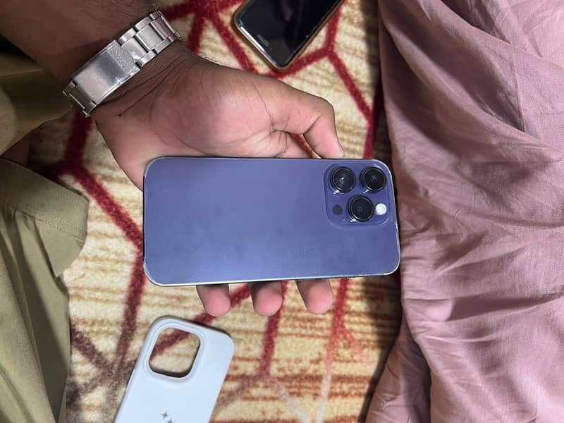 Apple iPhone 14 Pro 4