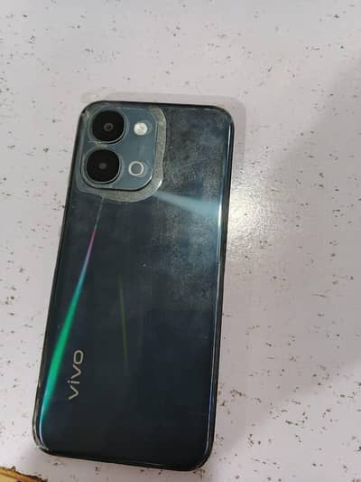 Vivo Y31 5G neat and clean one hand use