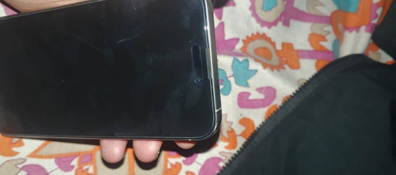 Iphone 15 pro max 4