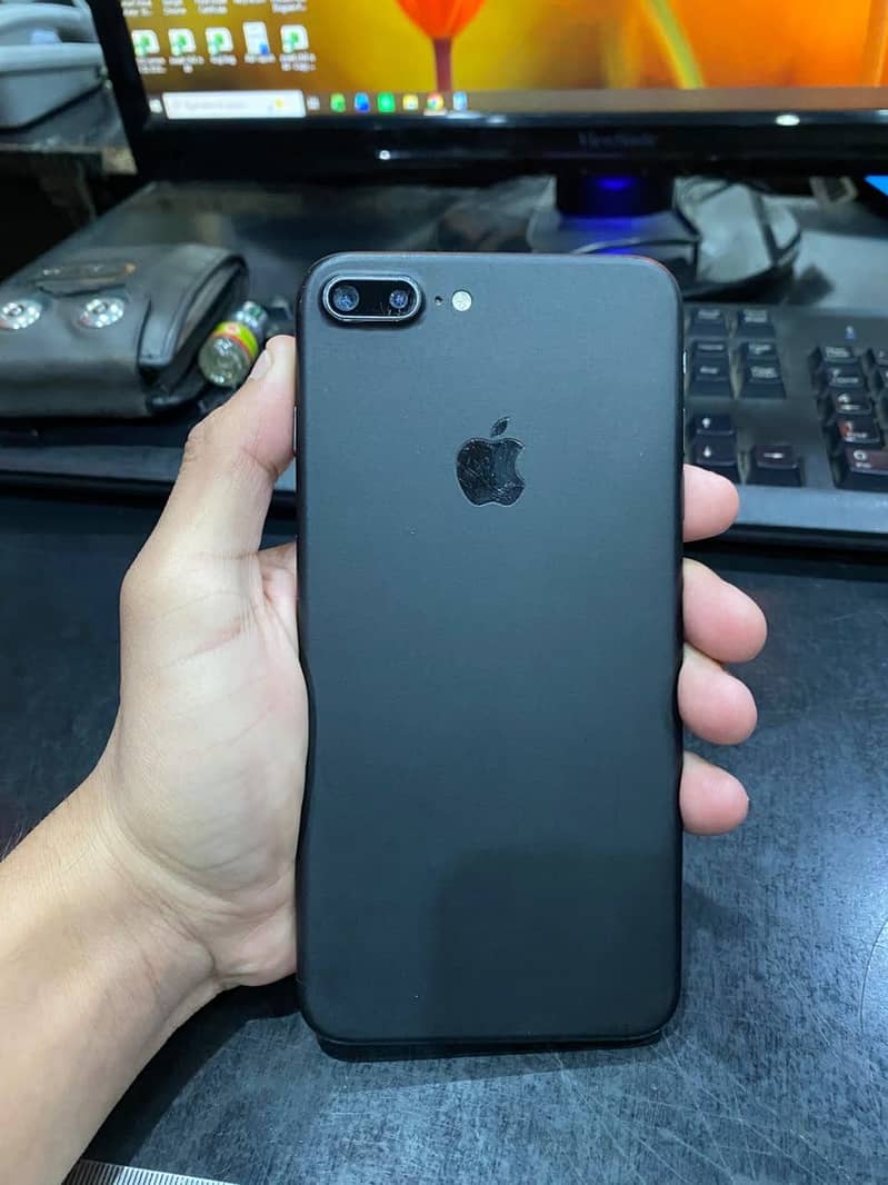 Apple iPhone 7 Plus 0