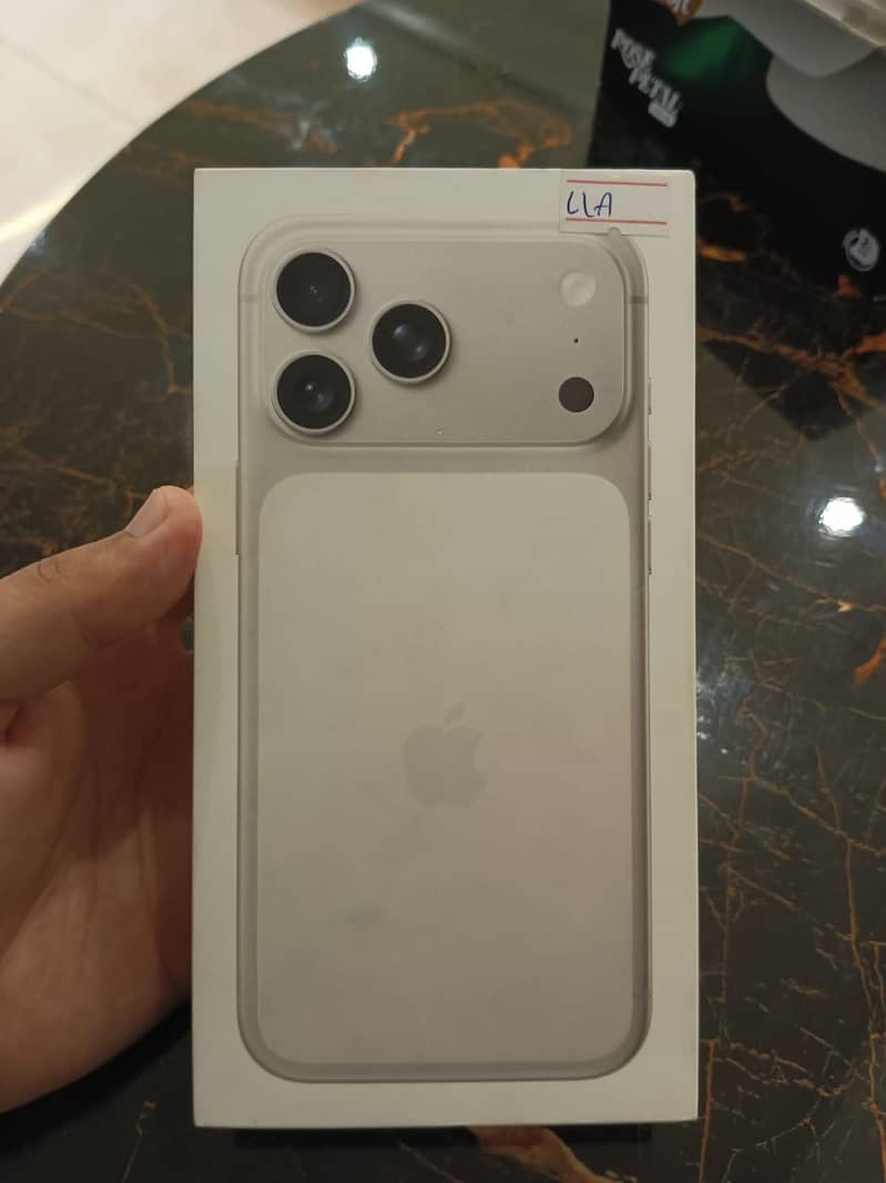 iPhone 17 pro max 8