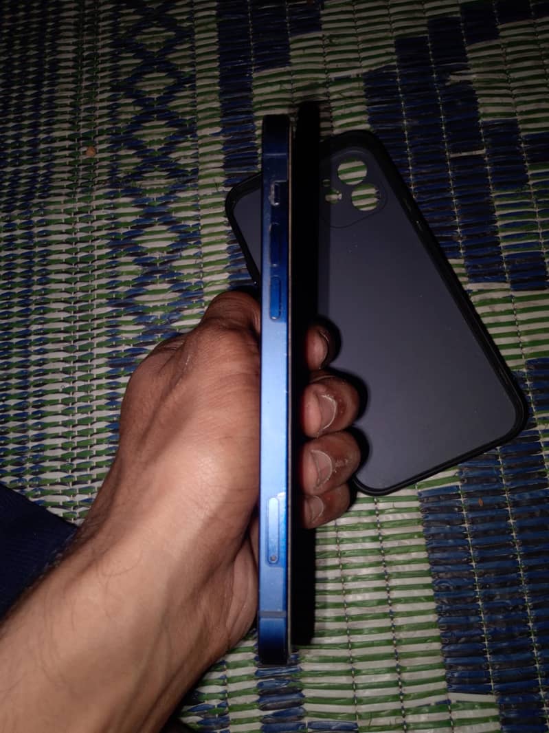 Apple iPhone 12 3