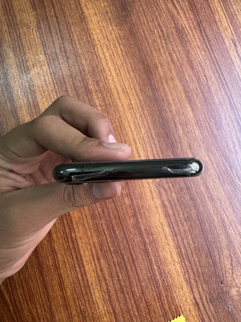 Apple iPhone 11 Pro 4