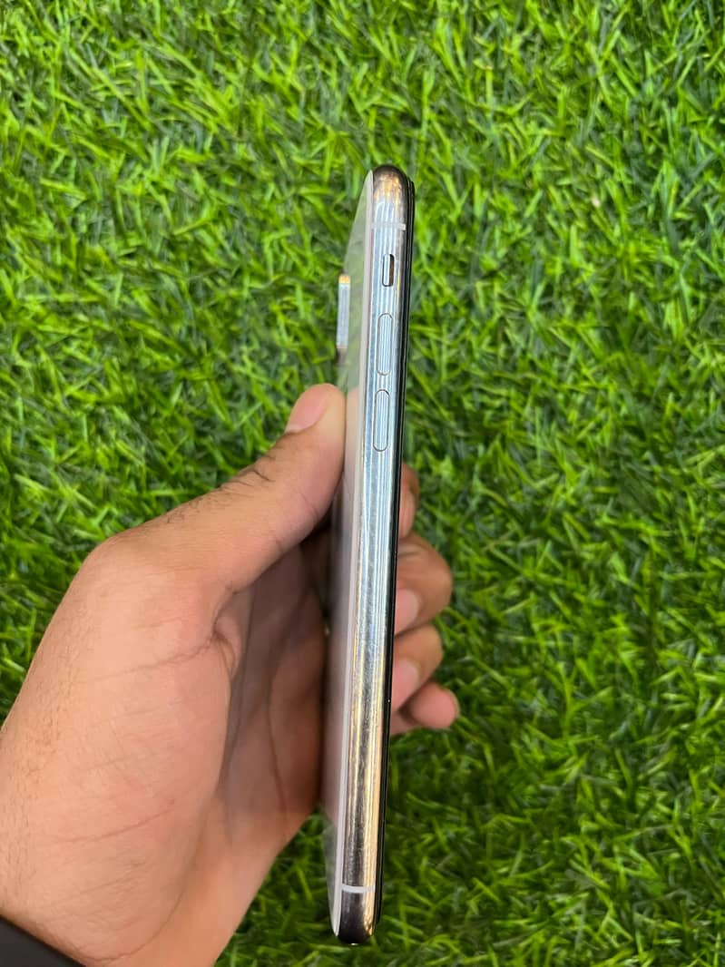 Apple iPhone X 5