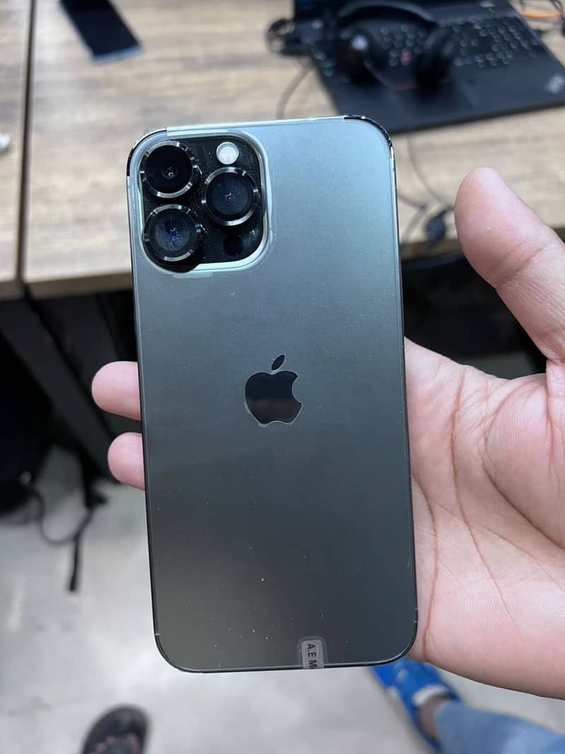 Apple iPhone 13 Pro Max 1