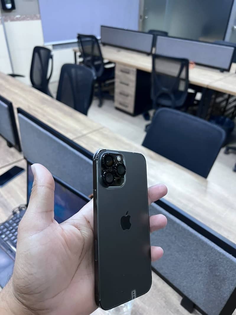 Apple iPhone 13 Pro Max 2