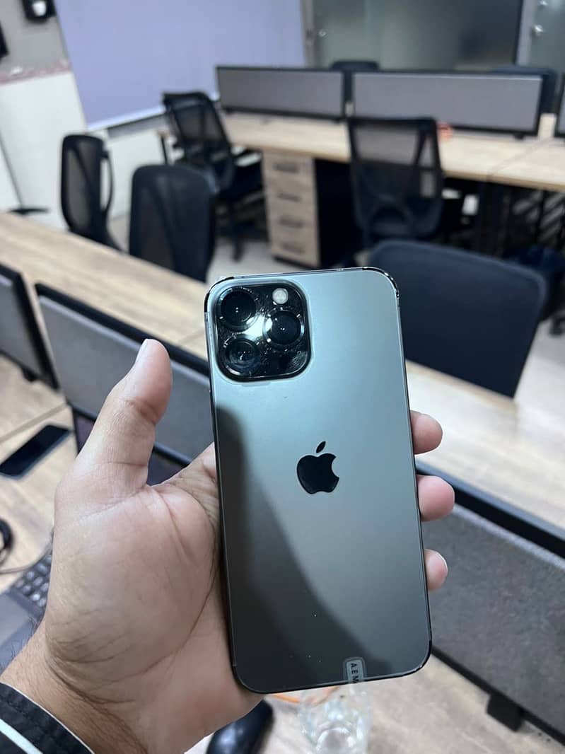 Apple iPhone 13 Pro Max 3